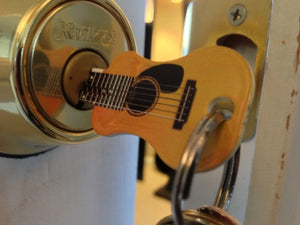 Acoustic Guitar Shaped Rockin' Key