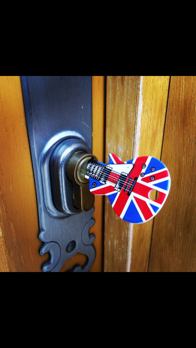3 Union Jack LP Guitar Shaped Rock Star Keys - (EUROPE ONLY)